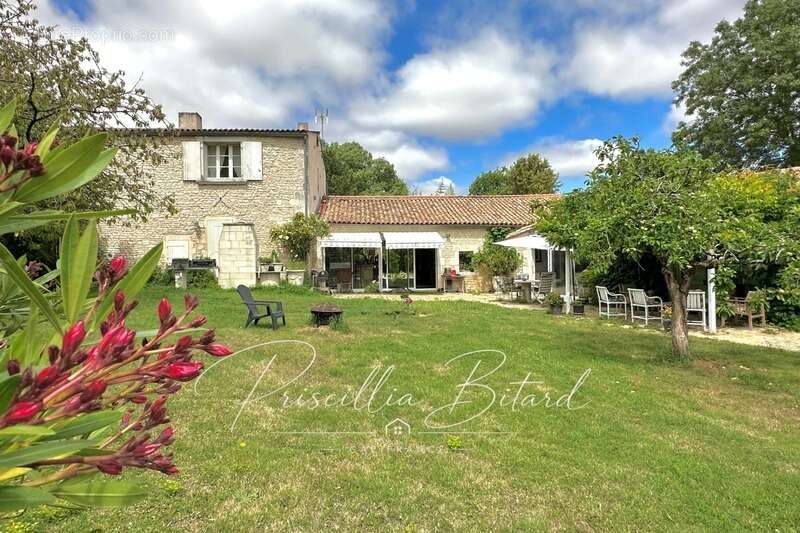 Maison à MONTROY