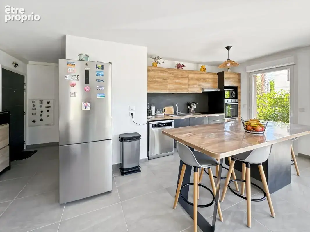 A 200 m des plages, au calme, magnifique T3 de 76 m2 + garage + parking de 17 m2 boxable - photo 8