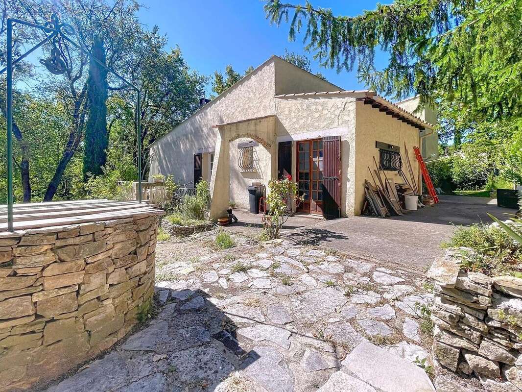 Photo 3 - Maison à LA ROQUE-D'ANTHERON