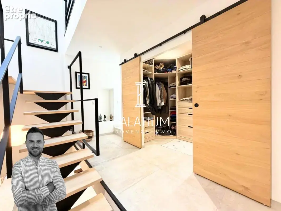Demeure de caractère de 215 m² – Deux bâtisses des XVIe et XVIIIe, cœur de Grans - photo 9