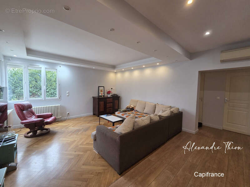 Maison à PONT-DE-CHERUY