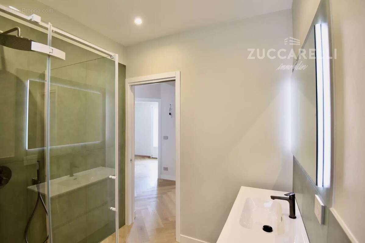 Appartement à ROQUEBRUNE-CAP-MARTIN