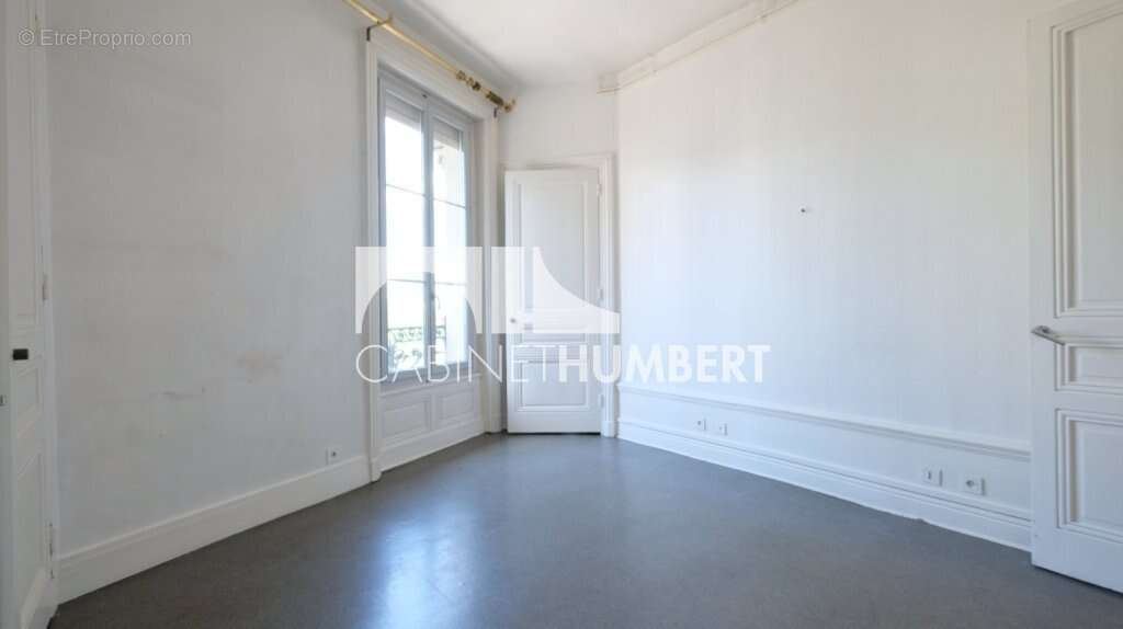 Appartement 146 m² à Saint-Etienne  - photo 9