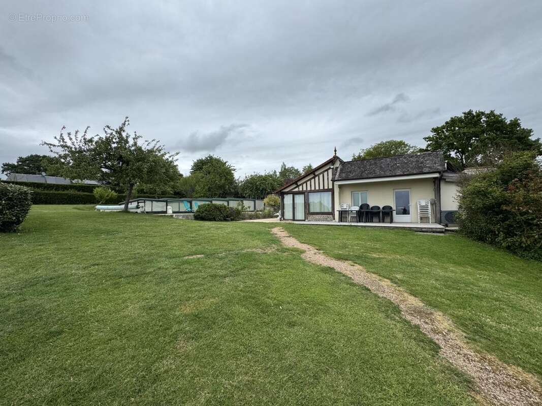 Maison 320 m² à Castillon-En-Auge  - photo 3