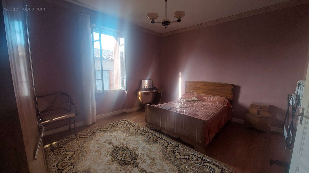 Maison à CAHUZAC-SUR-VERE