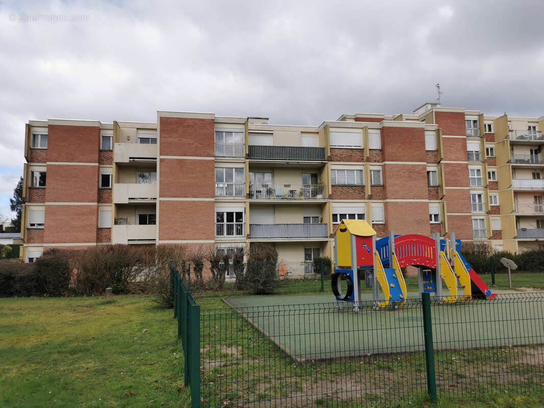 Appartement à EZANVILLE