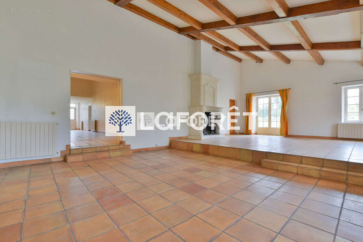 Maison à SAINT-GENIS-DE-SAINTONGE