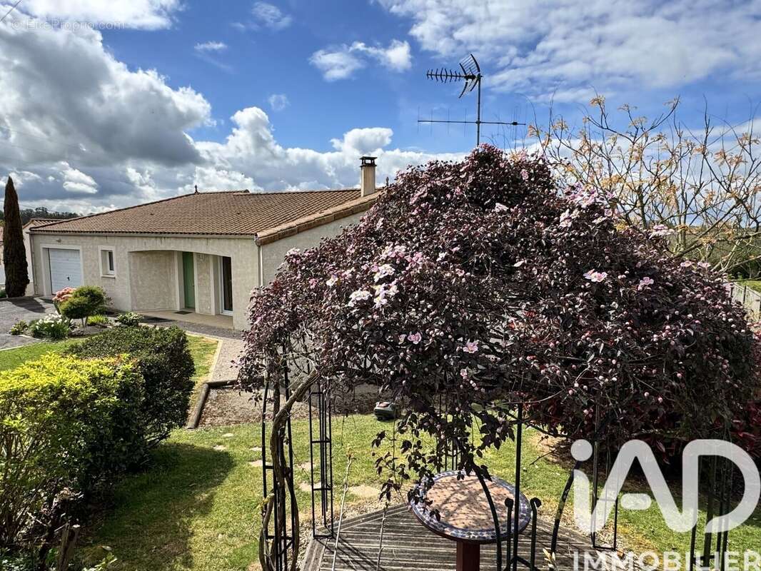Photo 2 - Maison à LA TARDIERE