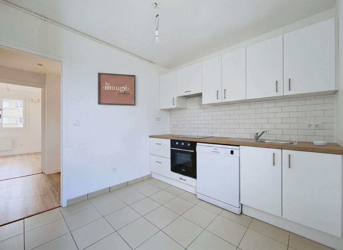 Appartement - 3 Chambres - 1 Place de parking privative - Proche toutes commodités - photo 10