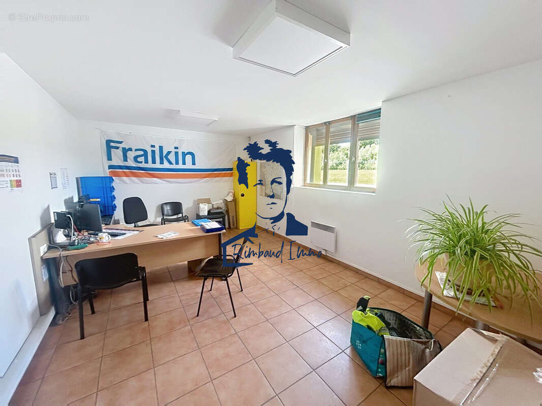 Commerce 800 m² à Vivier-Au-Court  - photo 6