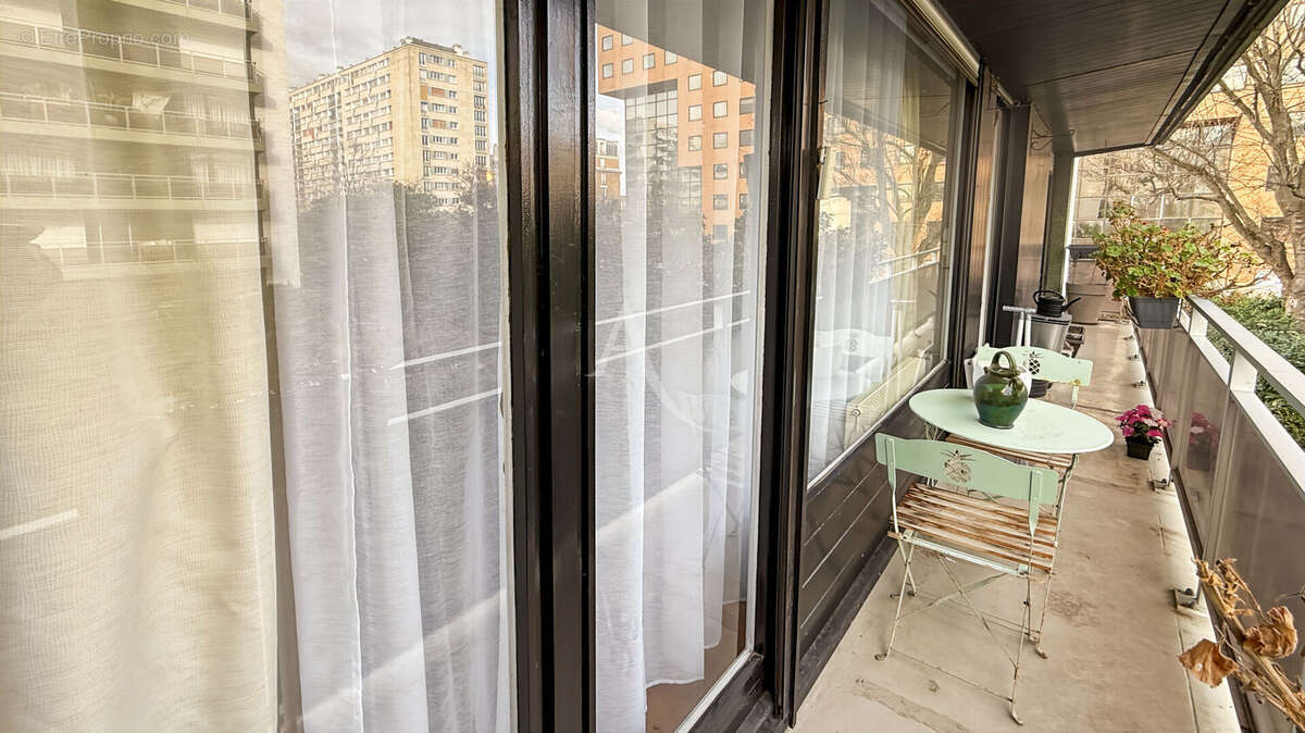 Boulogne-Billancourt  T3 70 m²   Balcon  Parking Résidence de standing - photo 8