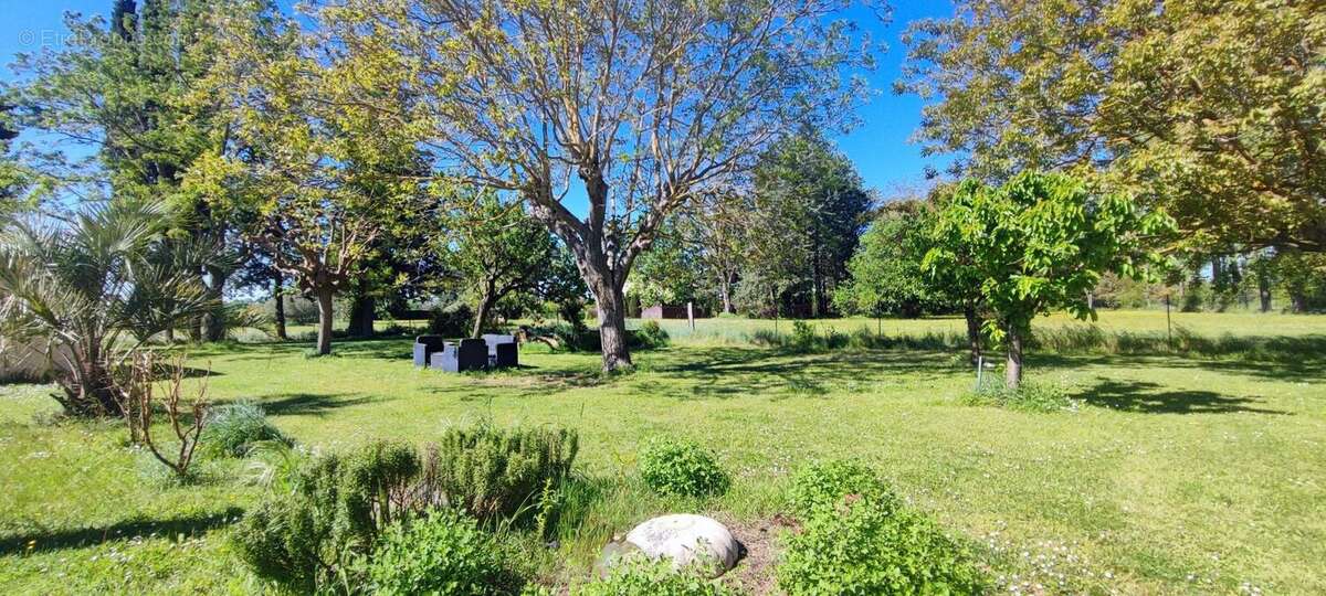 Maison à SAINT-QUENTIN-LA-POTERIE