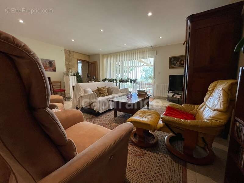 Dpt Dordogne (24), à vendre  maison P8 de 292,68 m² - Terrain de 1 777,00 m² - photo 8