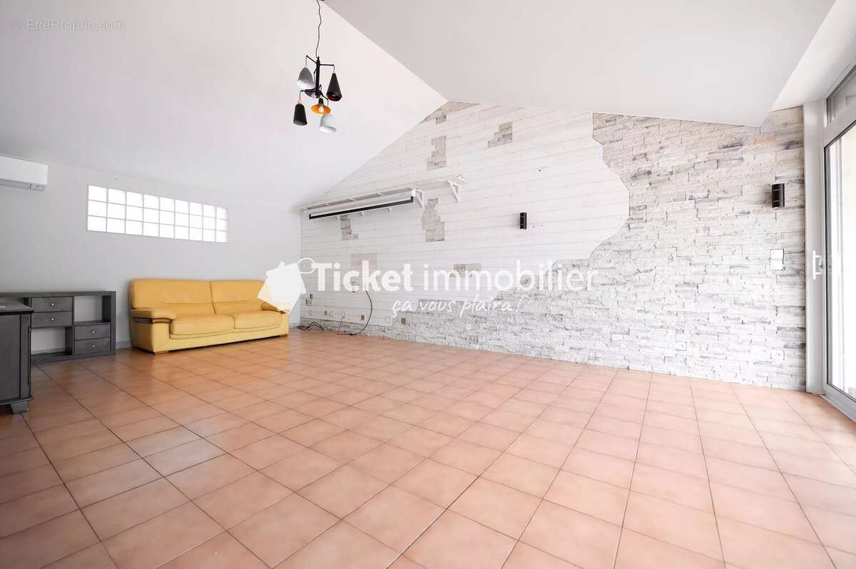 Maison t5 de 160m2, annexe t3 de 60m2, terrain de 3533m2, piscine au sel, climatisation etc ... - photo 7