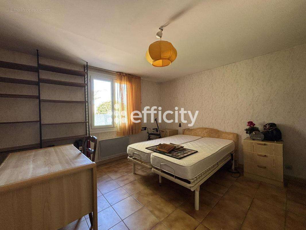 Maison à SIMIANE-COLLONGUE