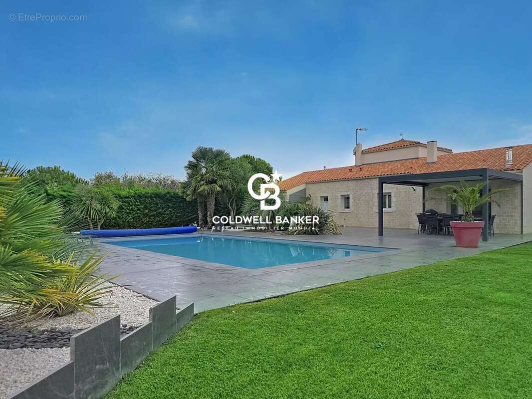 Maison à SAINTE-RADEGONDE-DES-NOYERS