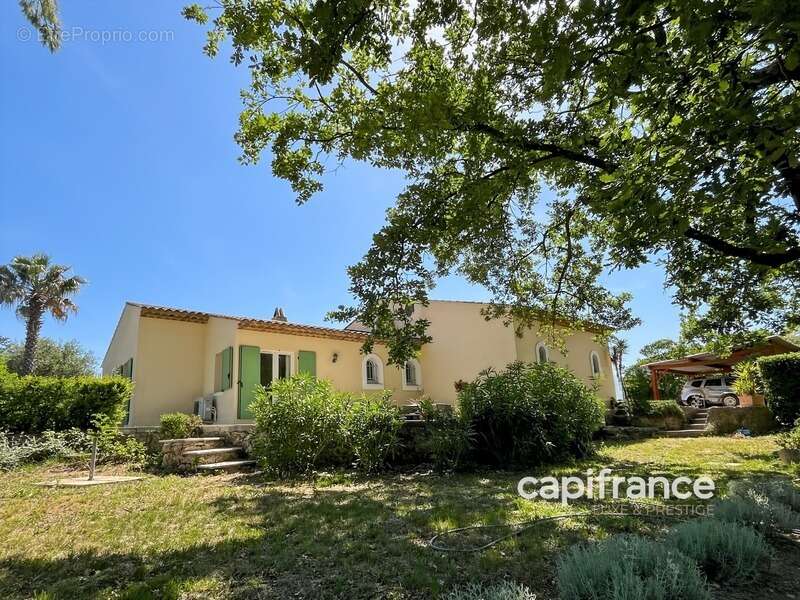 Maison à BAGNOLS-EN-FORET