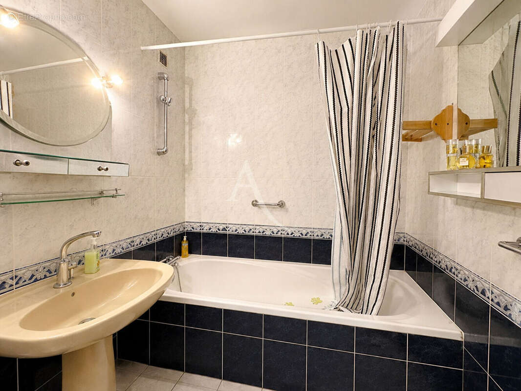 Appartement à CHARENTON-LE-PONT
