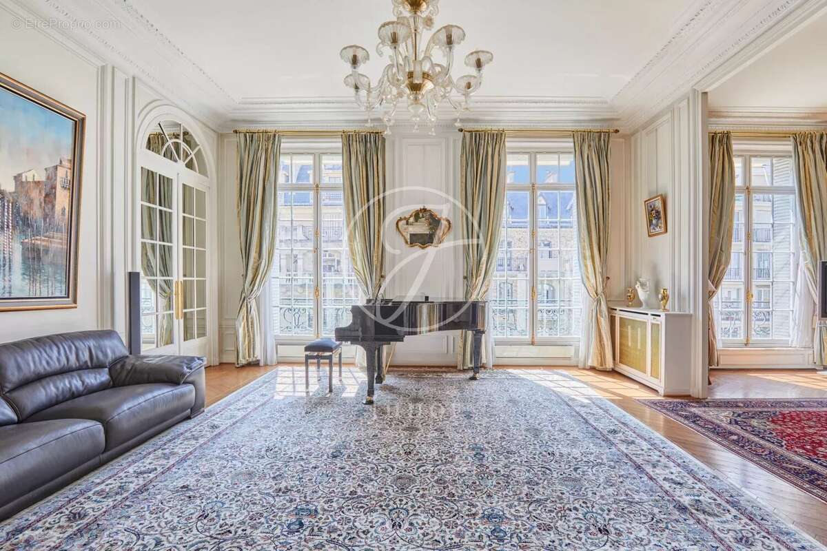 Appartement à PARIS-16E