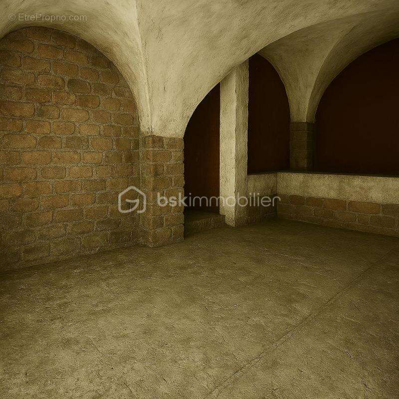 Nîmes – Proche Arènes  Murs Commerciaux à Vendre – 197 m² - photo 2