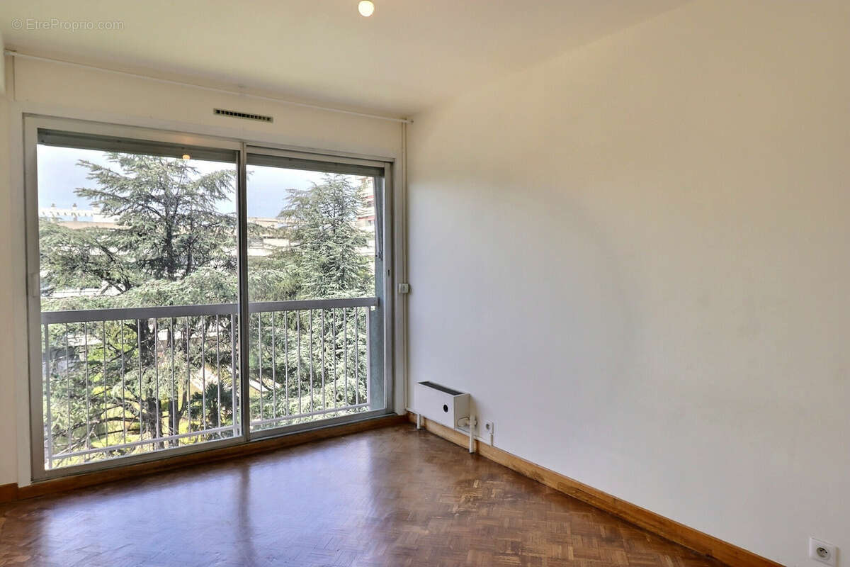 Grand T4---Grand Balcon---Loggia---Cave--- - photo 9