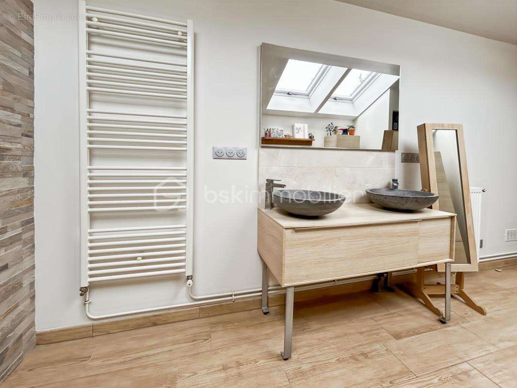 Maison à PONT-SUR-YONNE