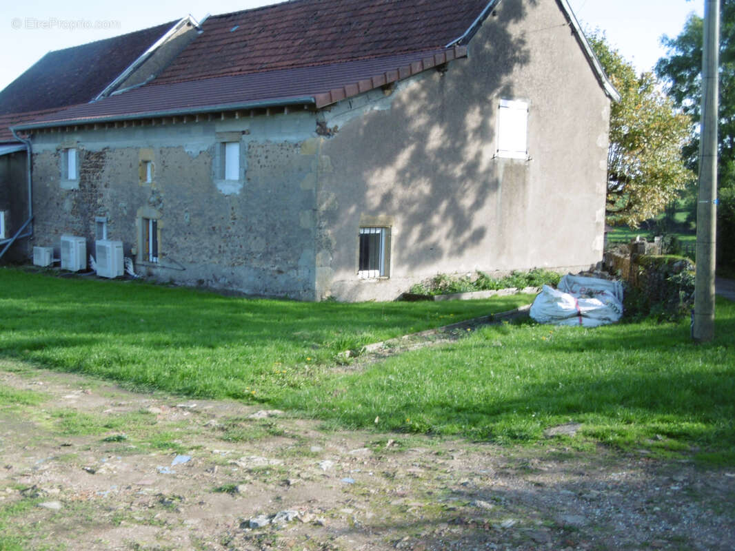 Maison à SAINT-CHRISTOPHE-EN-BRIONNAIS