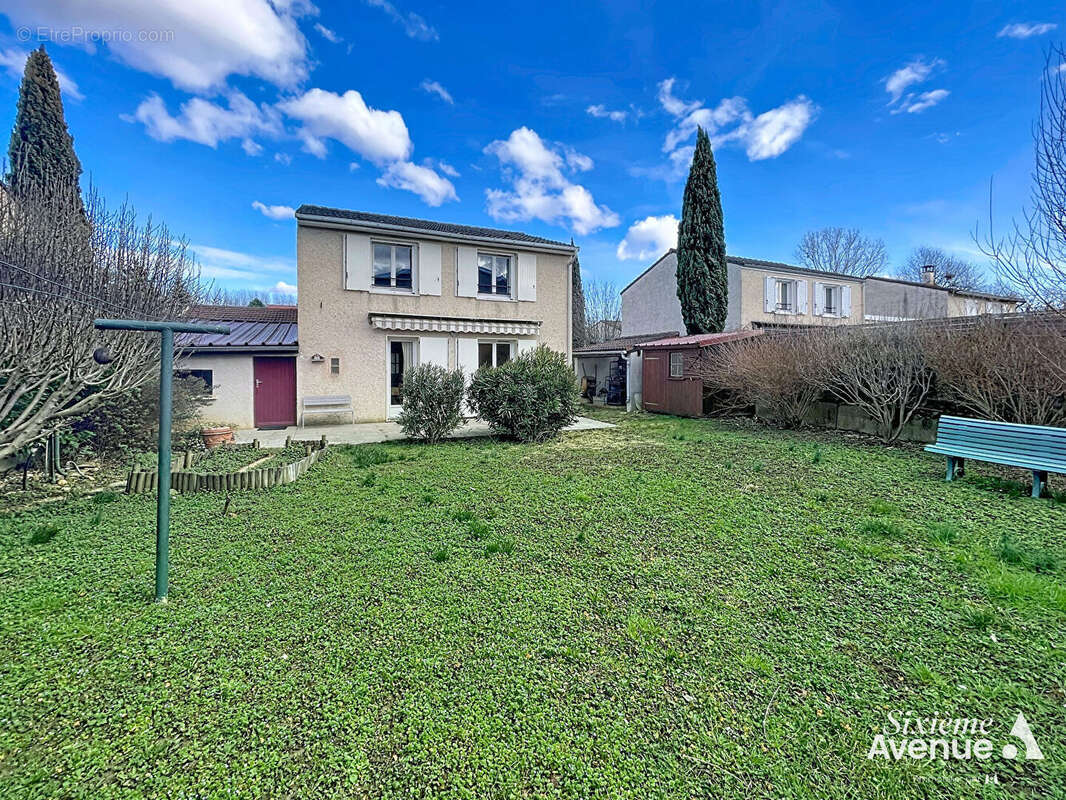 Maison à SAINT-SYMPHORIEN-D'OZON