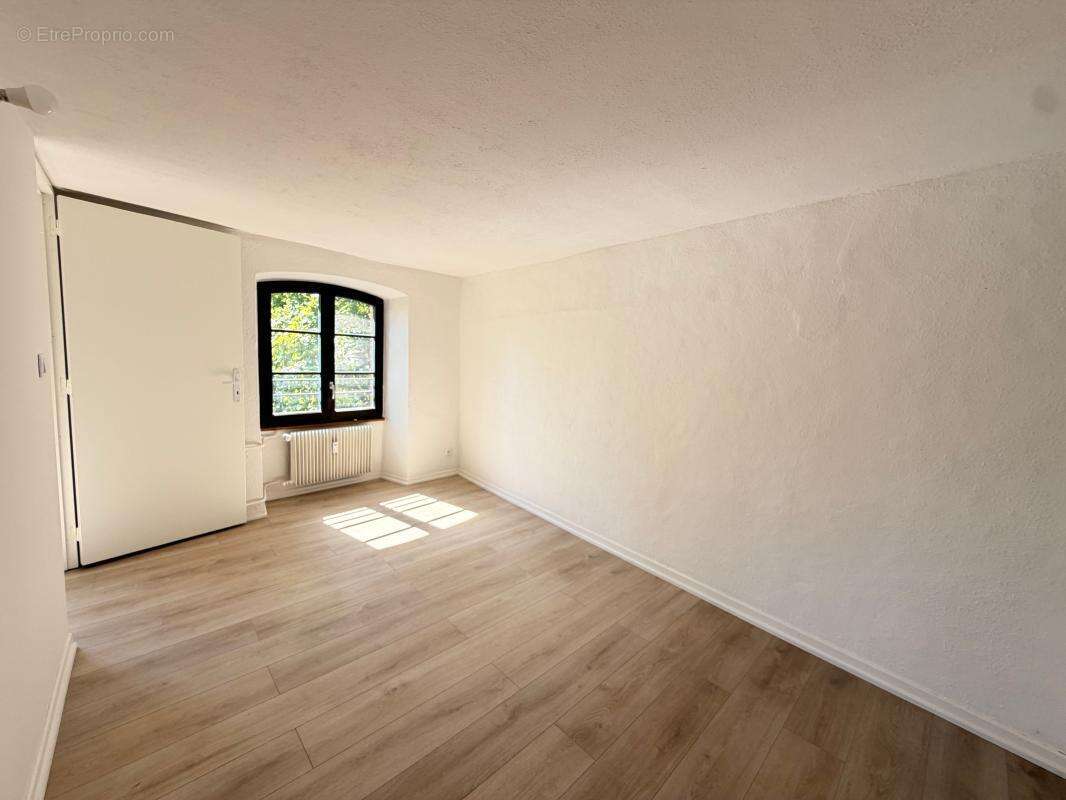 Duplex entièrement rénové – Petite France –

STRASBOURG – PETITE FRANCE - photo 5