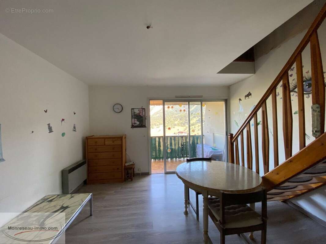 Appartement à GREOLIERES