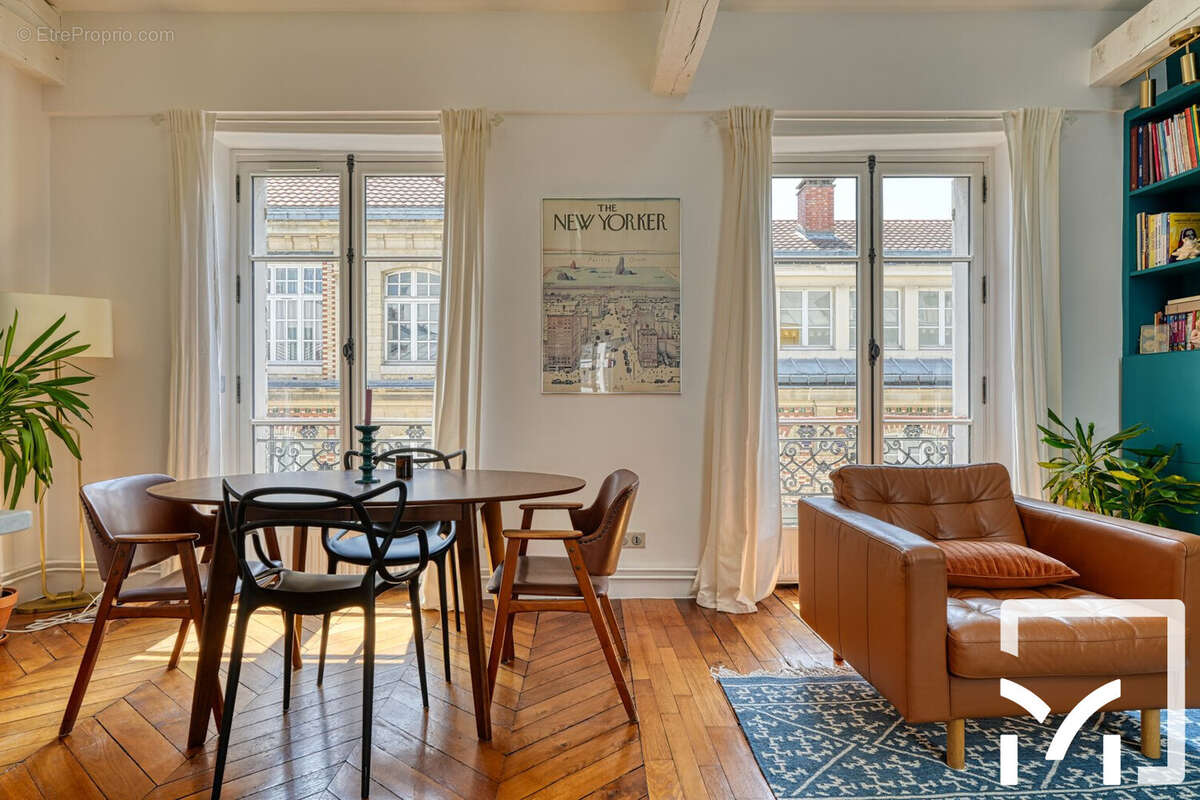 Appartement à PARIS-17E