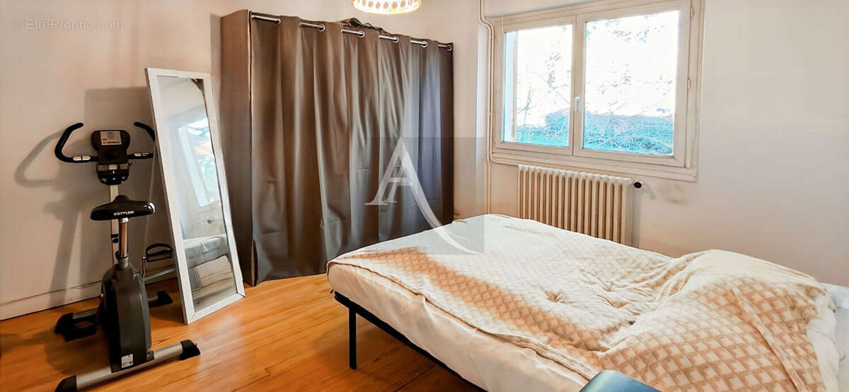 Maison à LACAPELLE-BIRON