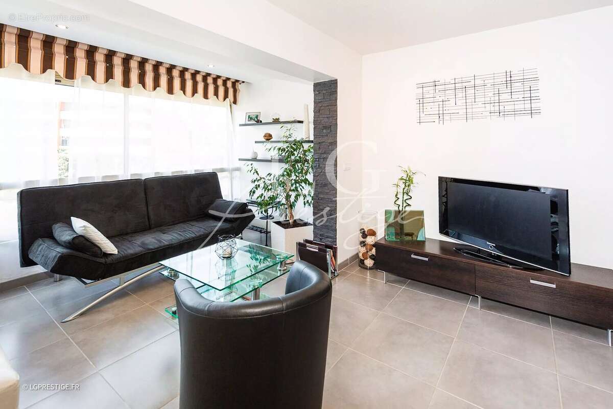 Appartement à MANDELIEU-LA-NAPOULE