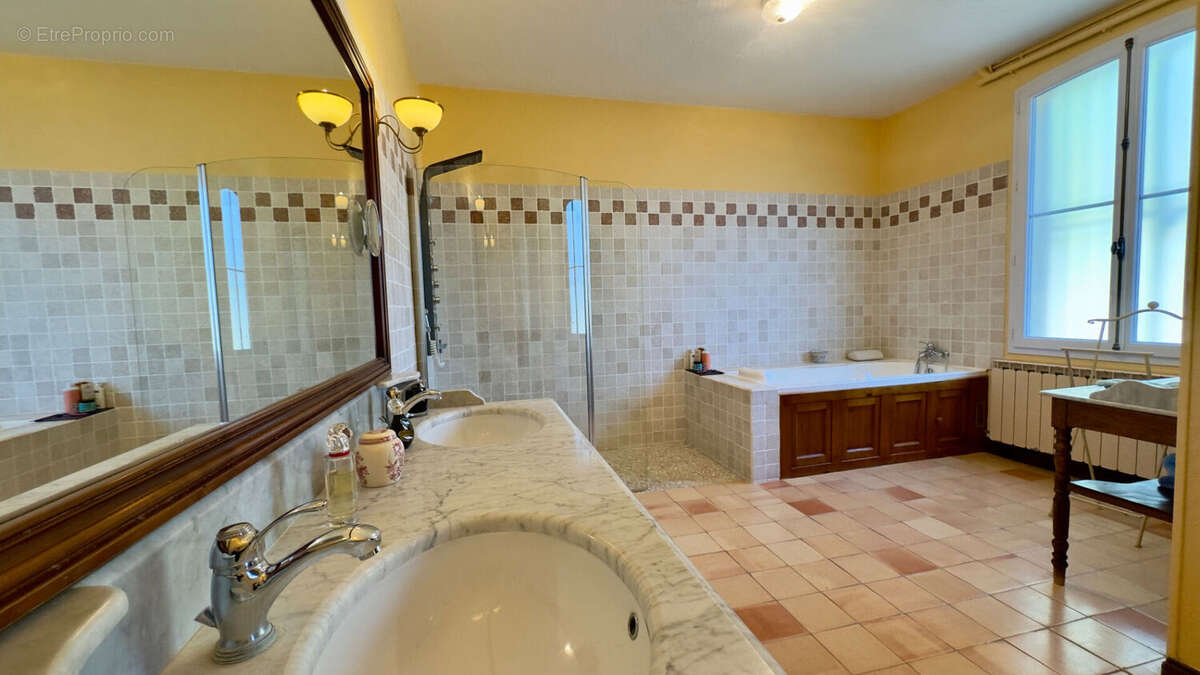 Maison à FOUGUEYROLLES