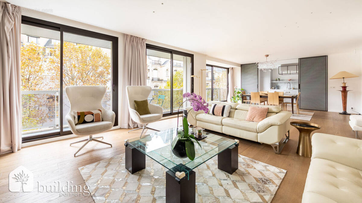 Appartement à PARIS-16E