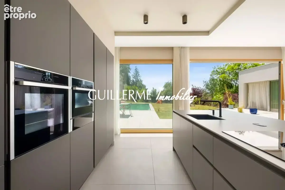 La Tour-de-Salvagny – Maison contemporaine de 228 m² – 5 suites – Piscine – Terrain de 2 150 m² - photo 4
