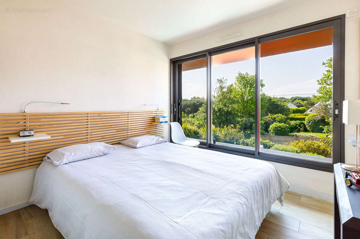 SAINT MARC SUR MER Maison 165 m² 4 chambres Piscine Double garage - photo 9