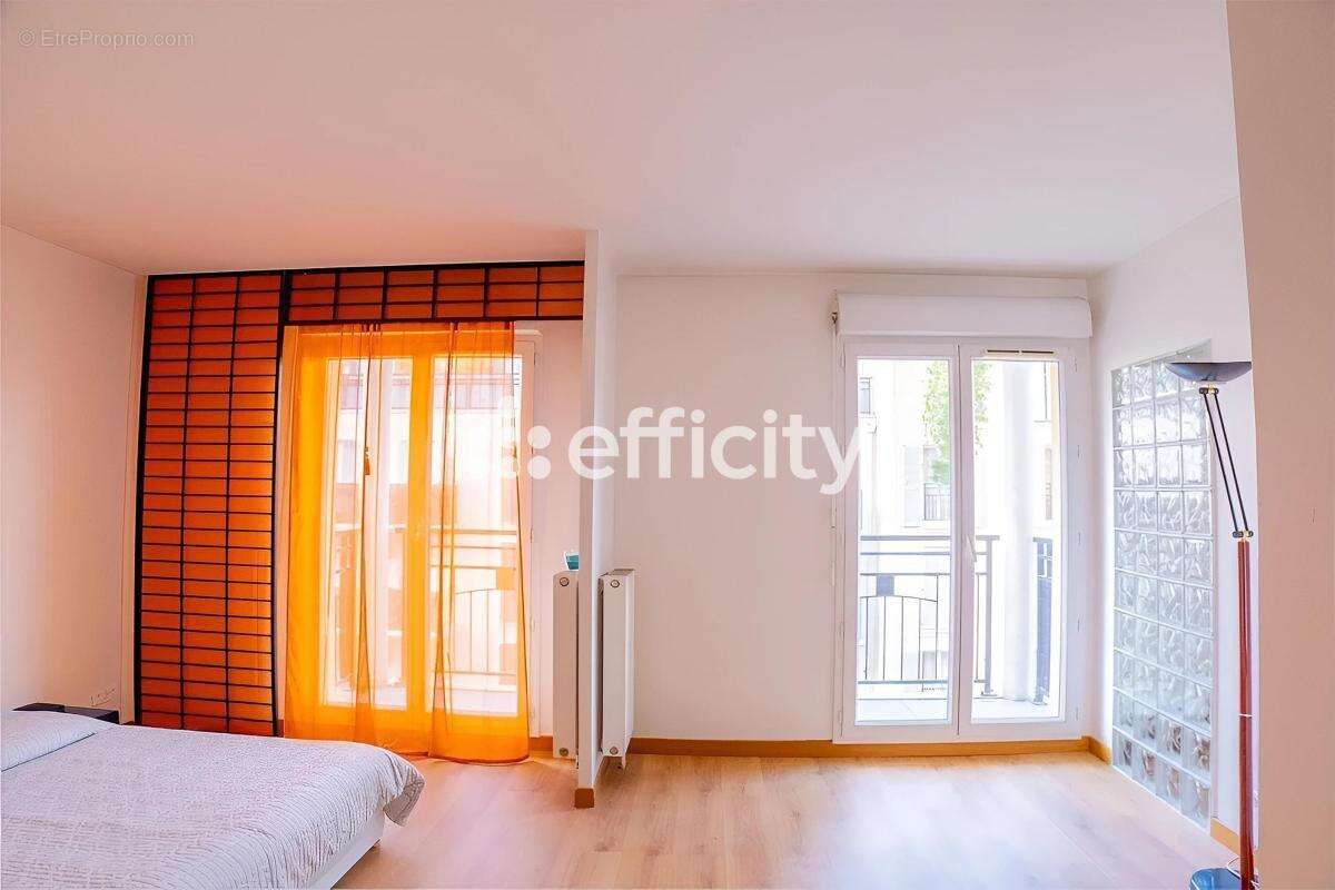 Appartement à VILLENEUVE-LA-GARENNE