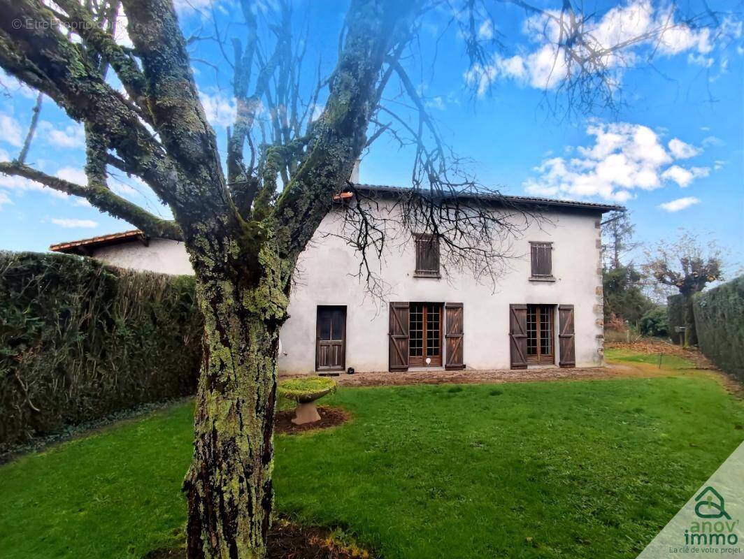 Maison à SAINT-MARTIN-DE-JUSSAC