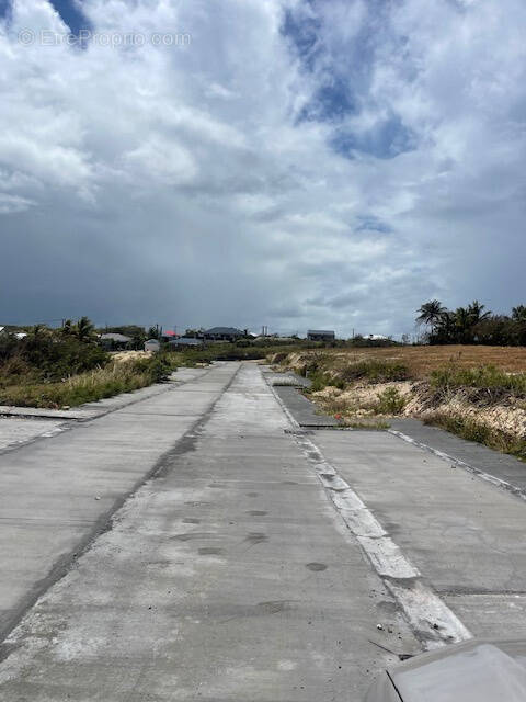 Terrain à PETIT-CANAL