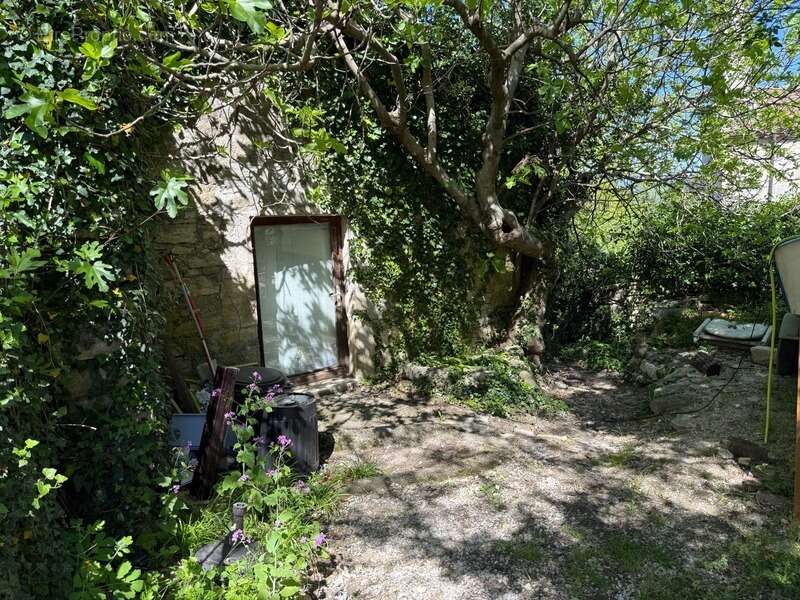 A 2 pas de saint martin de londres, maison de village de caractere a renover avec vue exceptionnelle et fort potentiel - photo 6