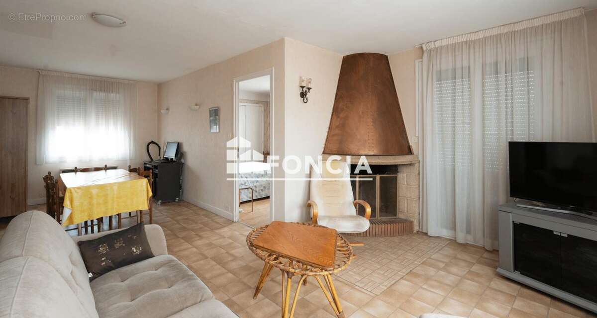 TOURNON nord, proche de toutes les commodités, maison lumineuse à rénover - photo 4