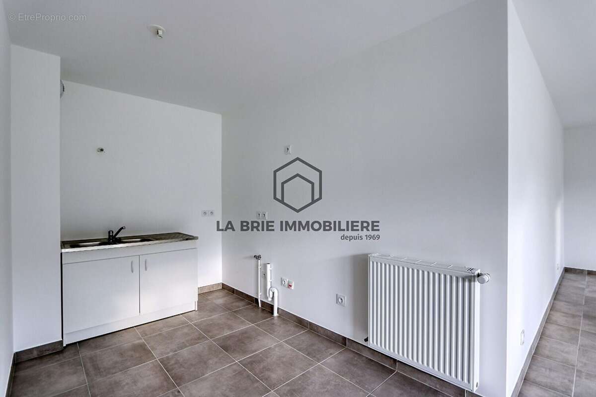 Appartement 70 m² à Emerainville  - photo 9