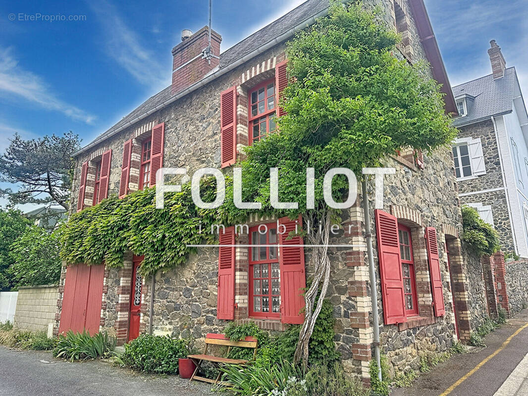 Maison à AGON-COUTAINVILLE
