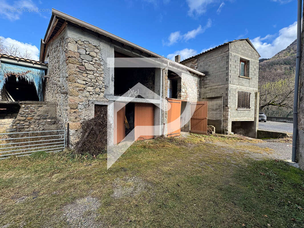 Maison à LA MOTTE-DU-CAIRE