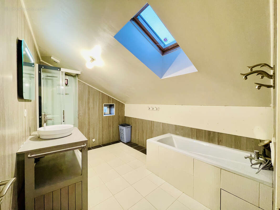 Maison à LESIGNAC-DURAND