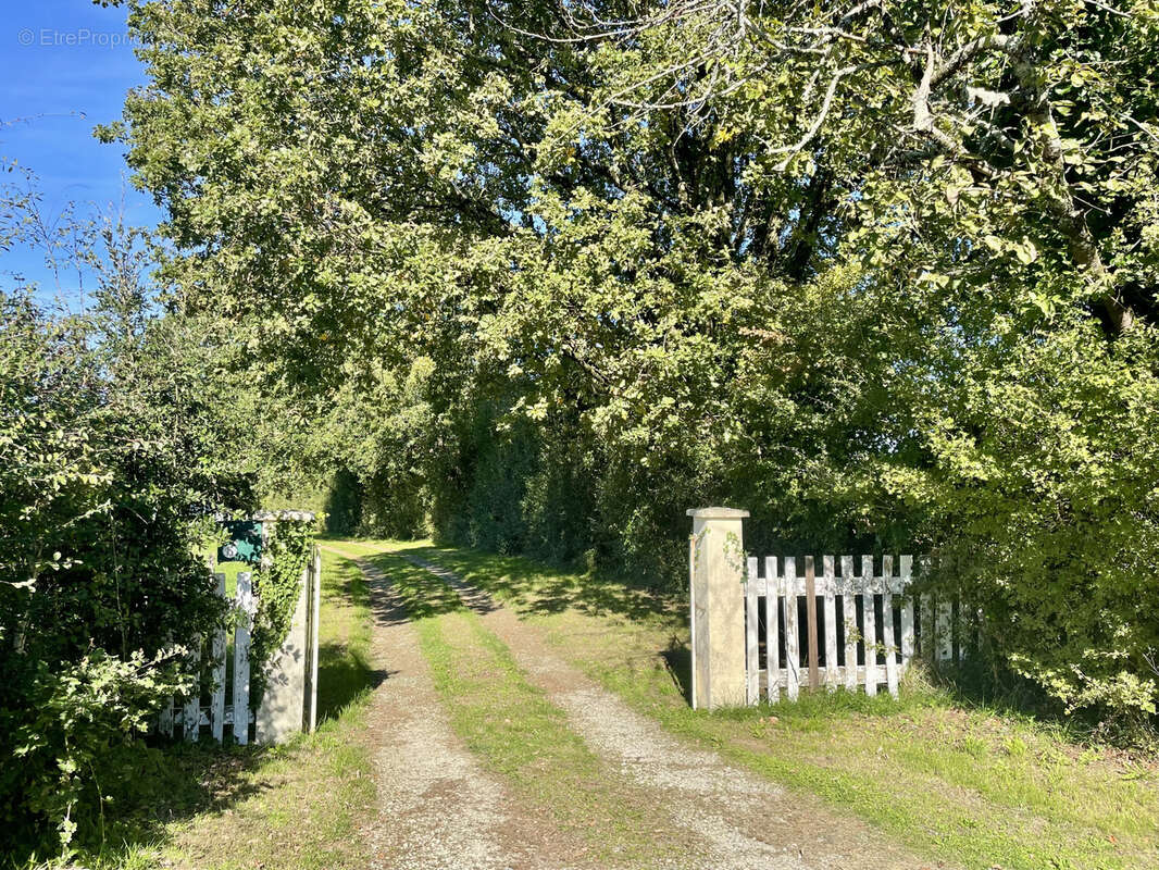 Maison à LES NOUILLERS