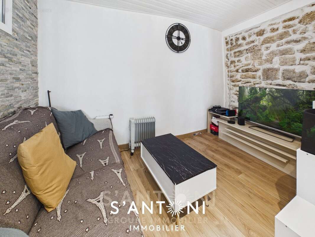 Appartement à POUSSAN