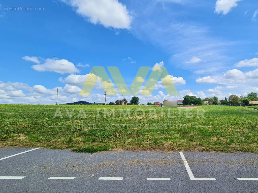 Terrain à ARAUJUZON