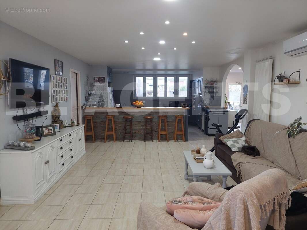 20251122_150455 - Maison à ROMILLY-SUR-SEINE